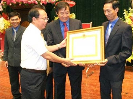 tiền lương, lương khủng, công ích, TP.HCM, tham ô, tham nhũng, xử lý, bất thường