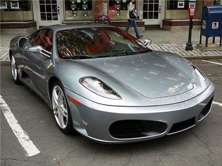 Ferrari F430 Spider. Đây là xế hộp được các siêu sao bóng đá ưa dùng. Ngoài Messi còn có Beckham, Cristiano Ronaldo, Eto'o, Balotelli... là tín đồ của Ferrari