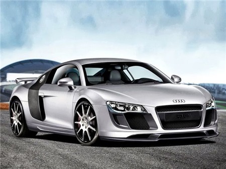 Audi R8 Spyder cần 4,8 giây để đạt vận tốc từ 0 đến 100km/h và chạy với tốc độ tối đa 299 km/h. Với một tiền đạo nổi tiếng chơi tốc độ như Messi, chiếc xe rất