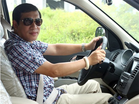 Chán Toyota Crown, ‘Táo Kinh tế’ Quang Thắng đổi xe gì?