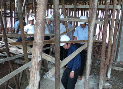 Kiểm tra toàn diện công trình chi cục thuế bị sập trần