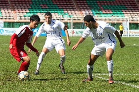 Một buổi tập của đội tuyển U19 QG trong quá trình chuẩn bị tham dự Giải vô địch U19 Đông Nam Á 2013. Ảnh: Quang Minh