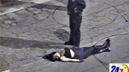 Sinh viên gốc Việt văng xuống đường từ xe cảnh sát