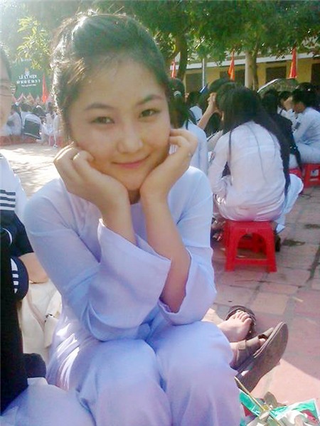 Ngắm mỹ nhân Việt tinh khôi trong đồng phục học sinh 11