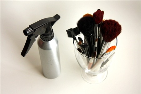 Hướng dẫn làm sạch cọ trang điểm nhanh gọn và đúng cách 1