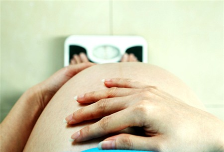Tăng cân nhiều = mẹ hại chết con 1
