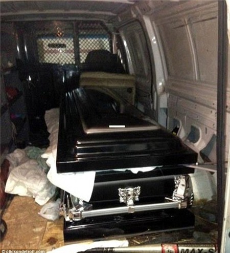 Người đàn ông trộm xác để tái sinh cha già đã khuất | Chuyện lạ 4 phương,Chuyện lạ thế giới,Phi thường,Chuyện lạ có thật,Chuyện lạ khó tin