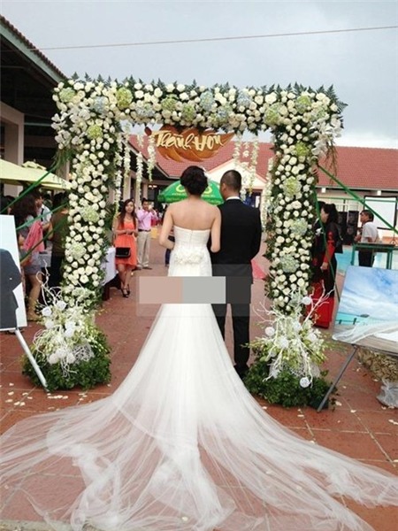 'Bóc mác' váy cưới 60 triệu của Ngọc Thạch - 3