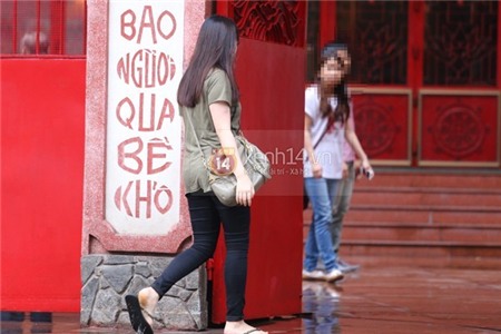 Mẹ, em gái lên chùa tụng kinh 49 ngày mất Wanbi Tuấn Anh | Wanbi Tuấn Anh,Wanbi Tuấn Anh 49 ngày,Wanbi Tuấn Anh qua đời,Mẹ,em gái lên chùa tụng kinh 49 ngày mất Wanbi Tuấn Anh