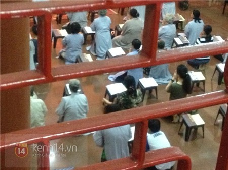 Mẹ, em gái lên chùa tụng kinh 49 ngày mất Wanbi Tuấn Anh | Wanbi Tuấn Anh,Wanbi Tuấn Anh 49 ngày,Wanbi Tuấn Anh qua đời,Mẹ,em gái lên chùa tụng kinh 49 ngày mất Wanbi Tuấn Anh