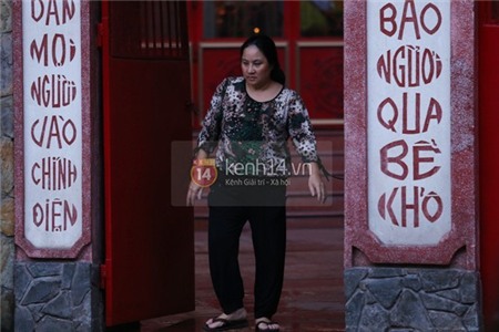 Mẹ, em gái lên chùa tụng kinh 49 ngày mất Wanbi Tuấn Anh | Wanbi Tuấn Anh,Wanbi Tuấn Anh 49 ngày,Wanbi Tuấn Anh qua đời,Mẹ,em gái lên chùa tụng kinh 49 ngày mất Wanbi Tuấn Anh