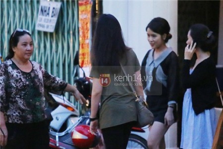 Mẹ, em gái lên chùa tụng kinh 49 ngày mất Wanbi Tuấn Anh | Wanbi Tuấn Anh,Wanbi Tuấn Anh 49 ngày,Wanbi Tuấn Anh qua đời,Mẹ,em gái lên chùa tụng kinh 49 ngày mất Wanbi Tuấn Anh