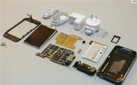 iPhone 4S lại phát nổ khi đang sạc