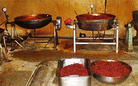 Bố nhậu lòng lợn thối, con ăm bim bim Trung Quốc