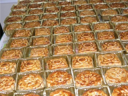 Bố nhậu lòng lợn thối, con ăm bim bim Trung Quốc