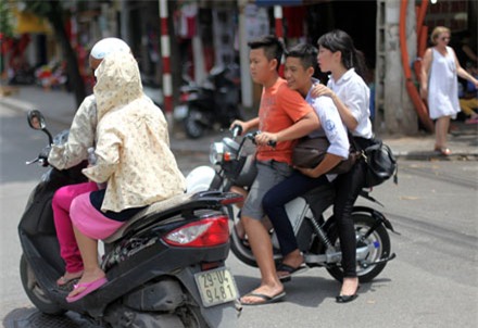 Xe điện tung hoành...