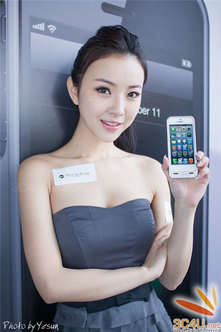 Ốp lưng iPhone 5 đẹp lạ trên tay người mẫu