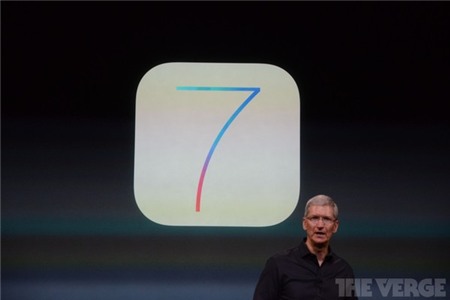 TimCook_iOS7.jpg