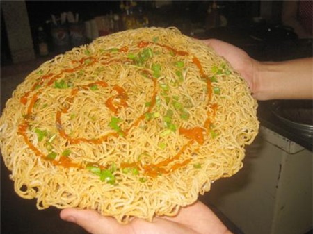 Miếng hủ tiếu chiên giòn