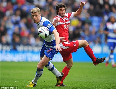 Sao Reading khoe vợ Nga “tóc vàng hoe” xinh như mộng