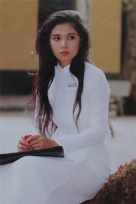 Sao Việt gợi nét duyên thầm với áo dài - 10