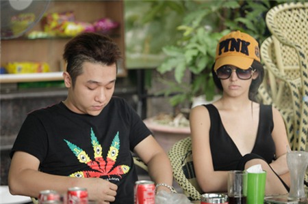 Andrea lạnh lùng gặp mặt Yanbi và bạn bè - 6