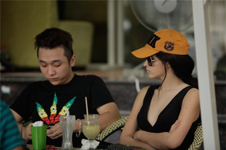 Andrea lạnh lùng gặp mặt Yanbi và bạn bè - 7