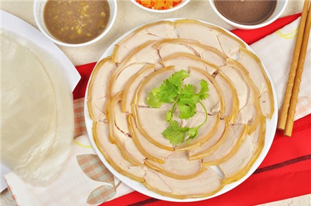 Món đặc sản Bê thui Cầu Mống.