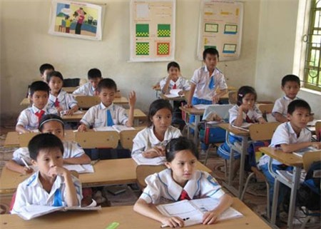 Bi hài chuyện bố mẹ bỏ tiền chạy chức lớp trưởng cho con 1