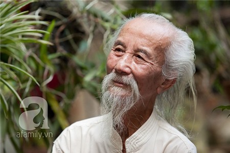 Cuộc đời lận đận của ông lão tóc bạc thân quen trong phim Việt 10