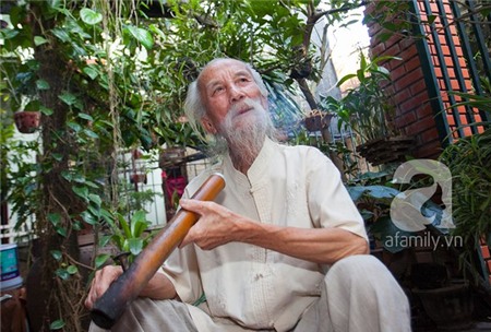 Cuộc đời lận đận của ông lão tóc bạc thân quen trong phim Việt 11