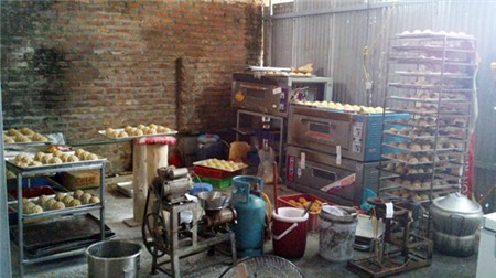 Bánh được chế biến, bảo quản trong điều kiện không đảm bảo vệ sinh