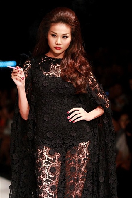 Thanh Hằng và 5 scandal “trên trời rớt xuống” - 6