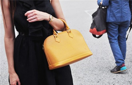 Những lỗi chọn túi của sao Việt bạn cần tránh 12