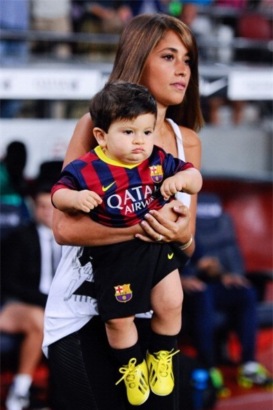 Thiago Messi – con trai đầu lòng của siêu sao Leo Messi và bạn gái anh là Antonella Roccuzzo cất tiếng khóc chào đời tại bệnh viện USP Dexeus nằm ngay cạnh sân Nou Camp (Barcelona) vào ngày 02/11/2012.