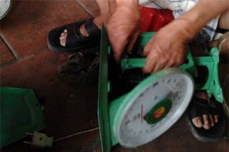 cân, cân điêu, tiêu dùng, mua bán, chợ búa, chợ, tiểu thương, người mua hàng