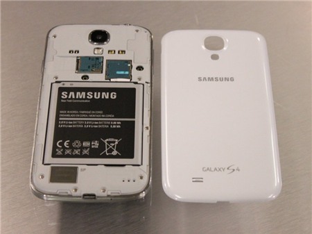 It has a replaceable battery, which is a major benefit for some people. No smartphone has a perfect battery, so it's nice to have the option to replace it if you're running low on power.