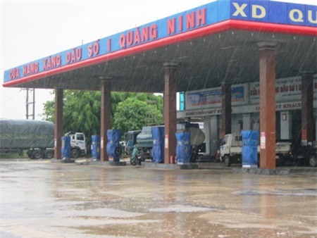 Các cây xăng đã đóng cửa.