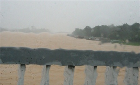 Trên cầu Phú Xuân