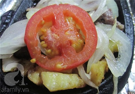 Thưởng thức bánh mì bít tết ngon ngày mát trời 10