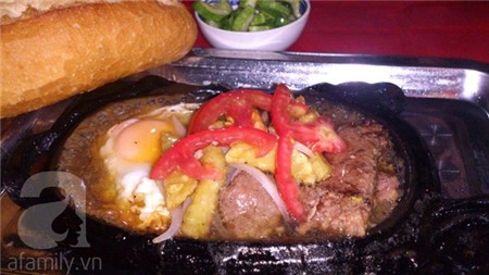 Thưởng thức bánh mì bít tết ngon ngày mát trời 20