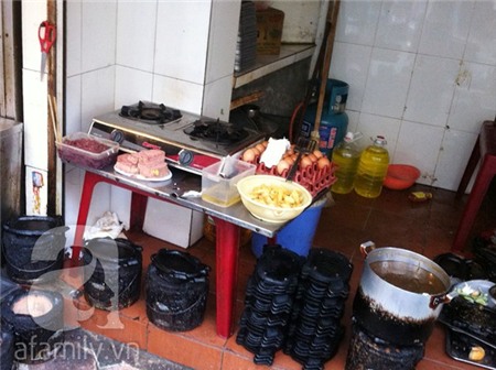 Thưởng thức bánh mì bít tết ngon ngày mát trời 4