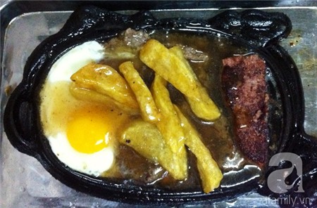 Thưởng thức bánh mì bít tết ngon ngày mát trời 5