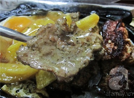 Thưởng thức bánh mì bít tết ngon ngày mát trời 6