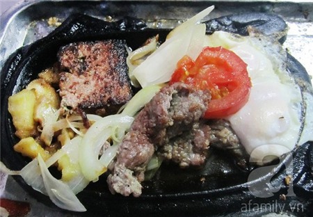 Thưởng thức bánh mì bít tết ngon ngày mát trời 9