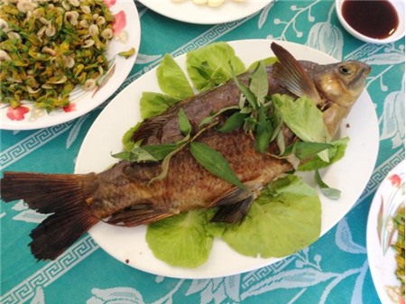 Cá éc nướng mọi.