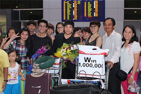 Quang Lê tươi tắn về nước sau tai nạn ở Mỹ - 12