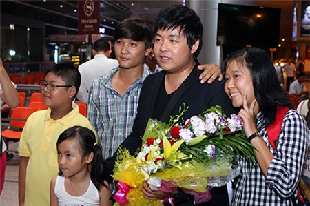 Quang Lê tươi tắn về nước sau tai nạn ở Mỹ - 7