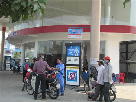 Thêm một cây xăng Hà Nội bị phát hiện đong thiếu - 1