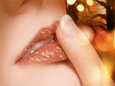 Các bước trị môi khô và nứt nẻ hiệu quả